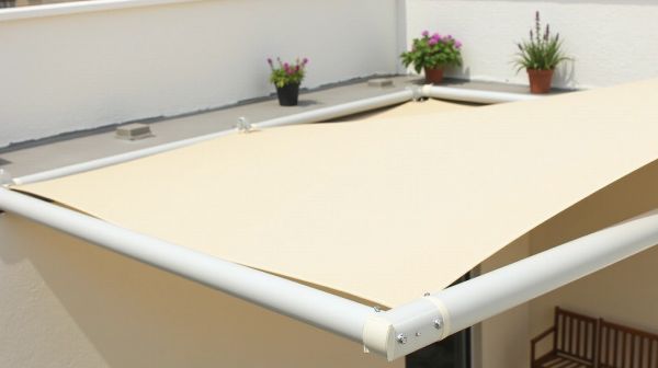 Fixer une voile d'ombrage sans mât avec des supports astucieux